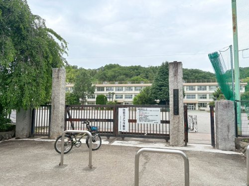 【小学校】あきる野市立多西小学校まで892ｍ