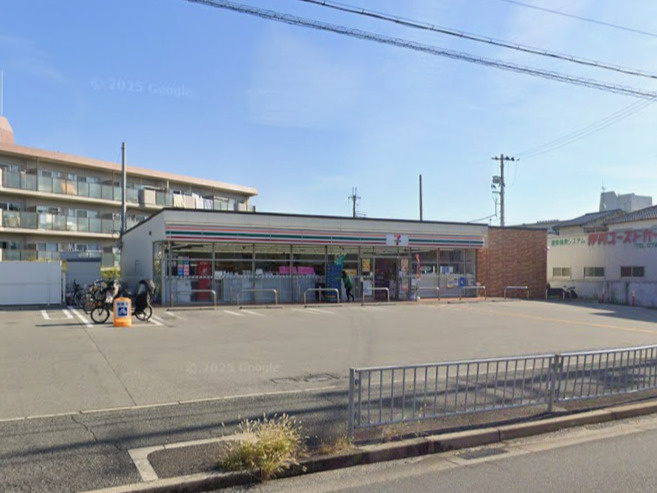 【コンビニエンスストア】セブンイレブン　伊丹緑ヶ丘1丁目店まで589ｍ