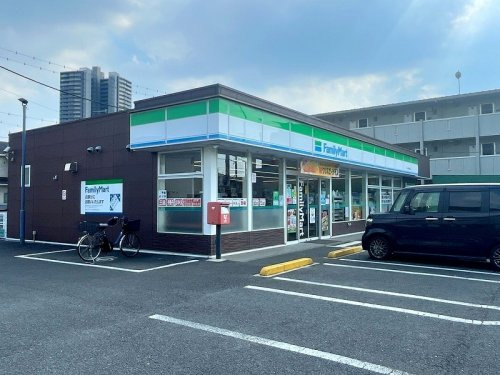 【コンビニエンスストア】ファミリーマート　ふじみ野駒林店まで700ｍ