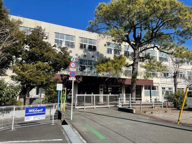 【中学校】沼津市立大岡中学校まで1330ｍ