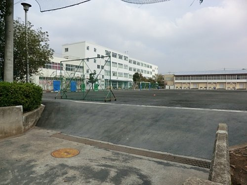 【中学校】旭中学校まで650ｍ