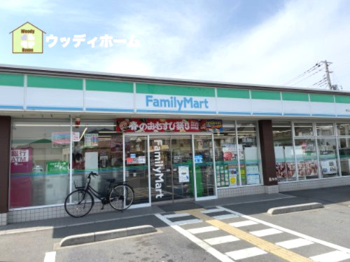 【コンビニエンスストア】ファミリーマート　草加八幡町店まで545ｍ