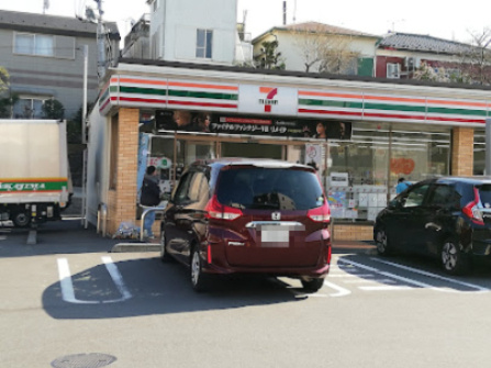 【コンビニエンスストア】セブンイレブン　多摩諏訪越通り店まで692ｍ