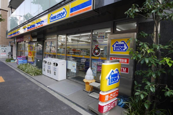 【コンビニエンスストア】ミニストップ　新宿大京町店まで286ｍ