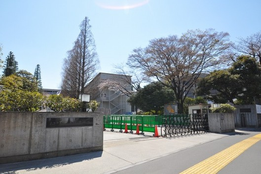 【大学】早稲田大学　戸山キャンパスまで721ｍ