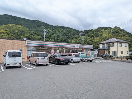 【コンビニエンスストア】セブンイレブン　静岡向敷地店まで598ｍ