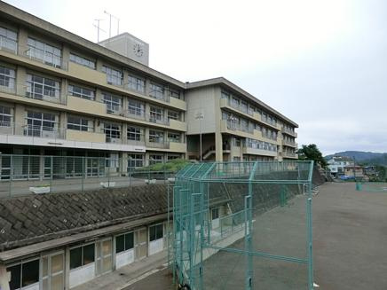 【中学校】串川中学校まで1436ｍ