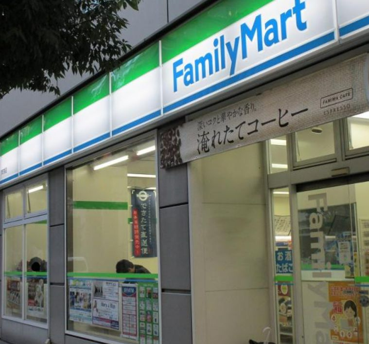 【コンビニエンスストア】ファミリーマート　京町堀店まで79ｍ