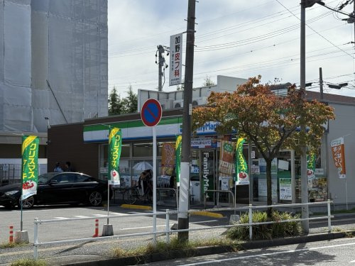 【コンビニエンスストア】ファミリーマート　昭和塩付通三丁目店まで102ｍ
