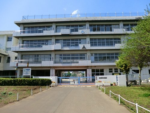 【小学校】新座市立新堀小学校まで413ｍ