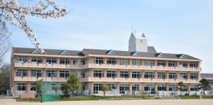 【小学校】比延小学校まで420ｍ
