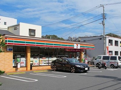 【コンビニエンスストア】セブンイレブン藤沢朝日町店まで302ｍ