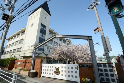 【小学校】神戸市立六甲小学校まで390ｍ