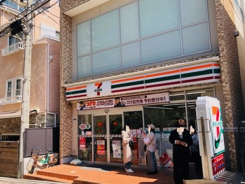 【コンビニエンスストア】セブンイレブン　藤沢片瀬海岸1丁目店まで179ｍ