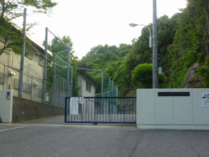 【中学校】己斐上中学校まで2593ｍ
