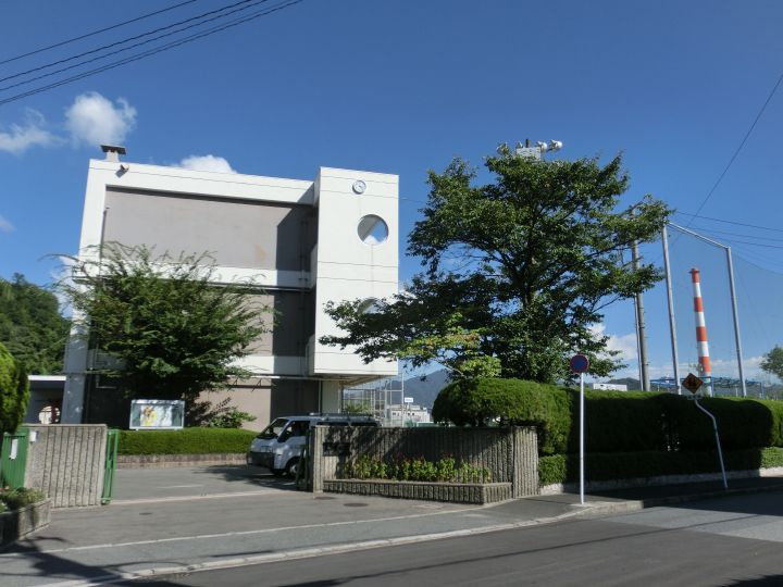 【中学校】楠那中学校まで557ｍ