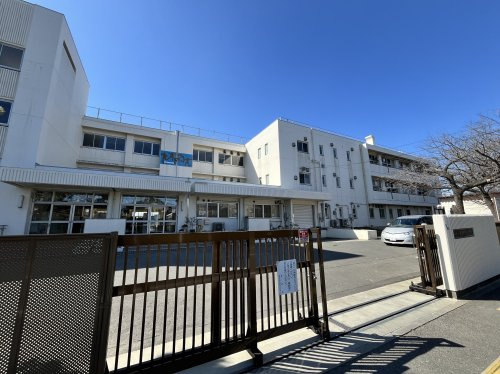 【小学校】浦安市立見明川小学校まで1055ｍ