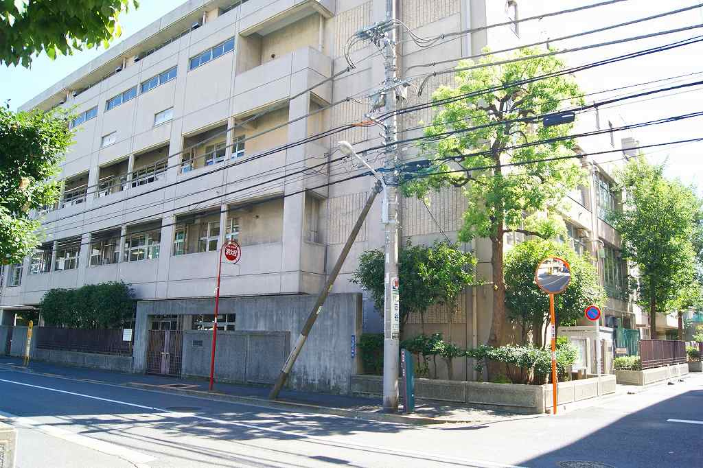 【中学校】区立駒形中学校まで900ｍ