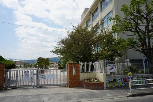 【小学校】福岡市立弥永西小学校まで895ｍ