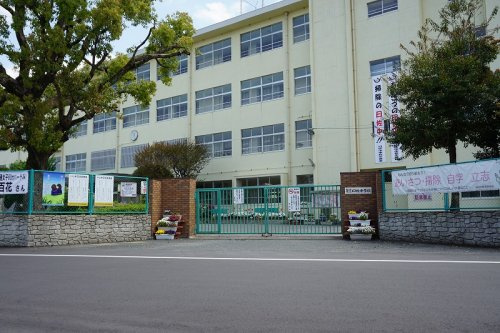 【中学校】曰佐中学校まで815ｍ