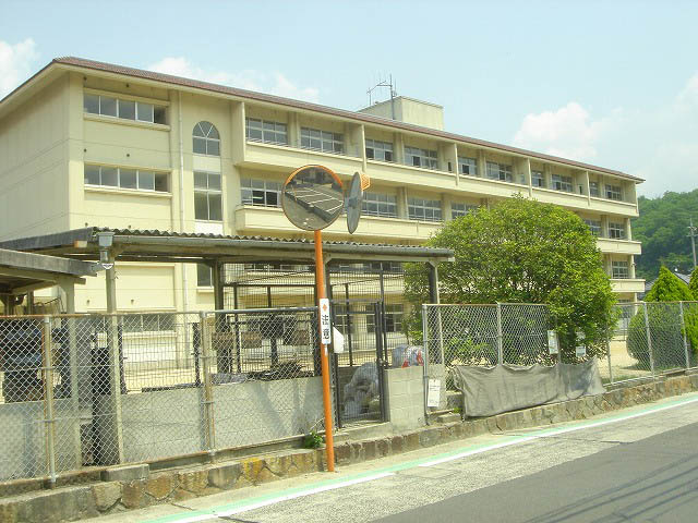【中学校】海田中学校まで838ｍ