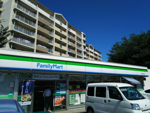 【コンビニエンスストア】ファミリーマート三鷹台団地南店まで422ｍ