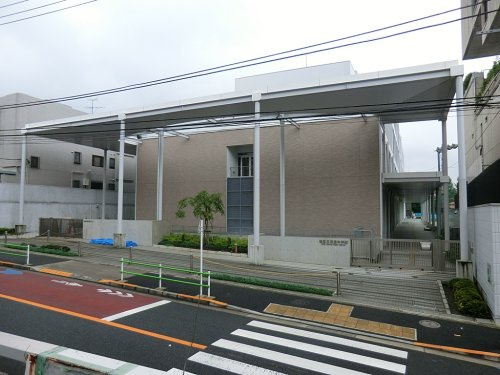 【中学校】港区立三田中学校まで793ｍ