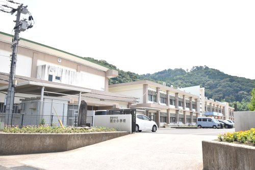 【小学校】霧島市立国分小学校まで944ｍ