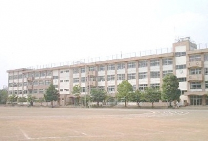 【中学校】南大沢中学校まで400ｍ