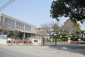 【中学校】加古川市立加古川中学校まで1298ｍ
