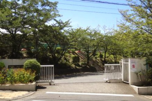 【小学校】多摩市立北諏訪小学校まで410ｍ