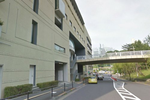 【図書館】多摩市立永山図書館まで633ｍ