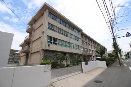 【中学校】横須賀市立常葉中学校まで484ｍ
