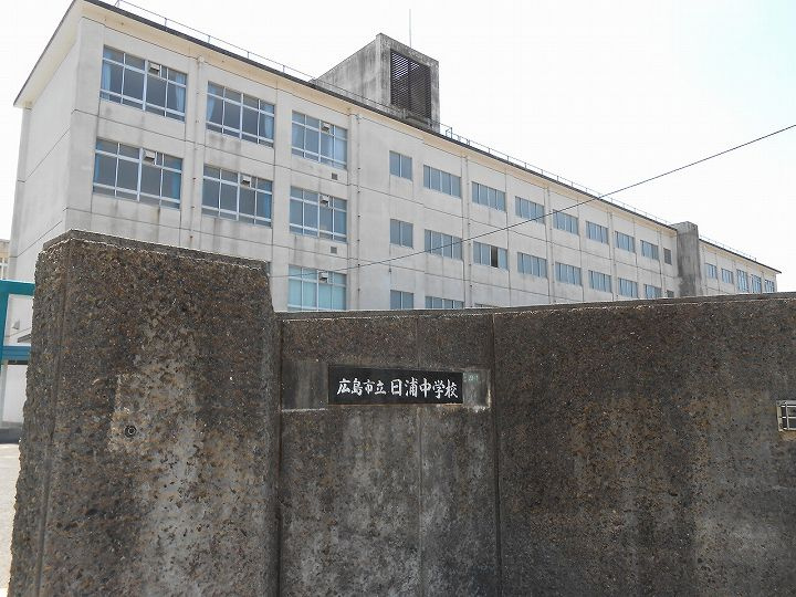 【中学校】日浦中学校まで875ｍ