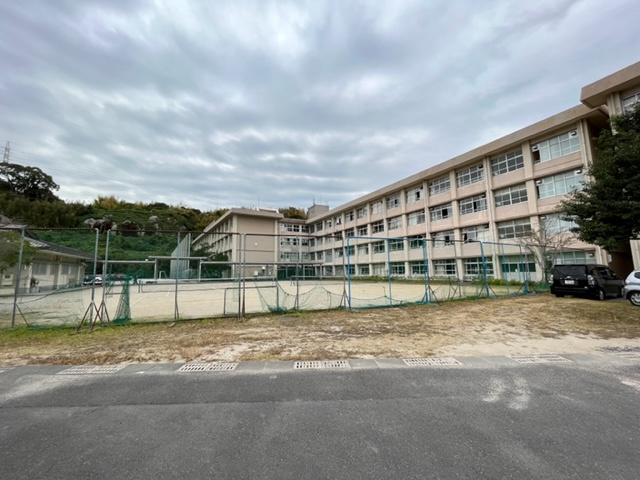 【中学校】和田中学校まで777ｍ