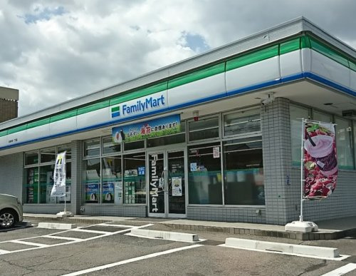 【コンビニエンスストア】ファミリーマート　如意申町一丁目店まで781ｍ