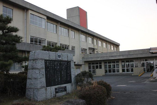 【中学校】四日市市立朝明中学校まで992ｍ