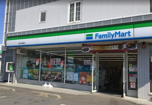 【コンビニエンスストア】ファミリーマート　愛川中津西店まで400ｍ