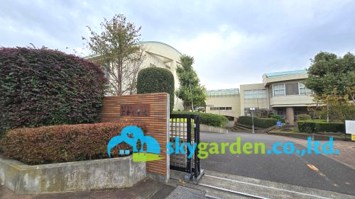 【小学校】藤沢市立六会小学校まで740ｍ