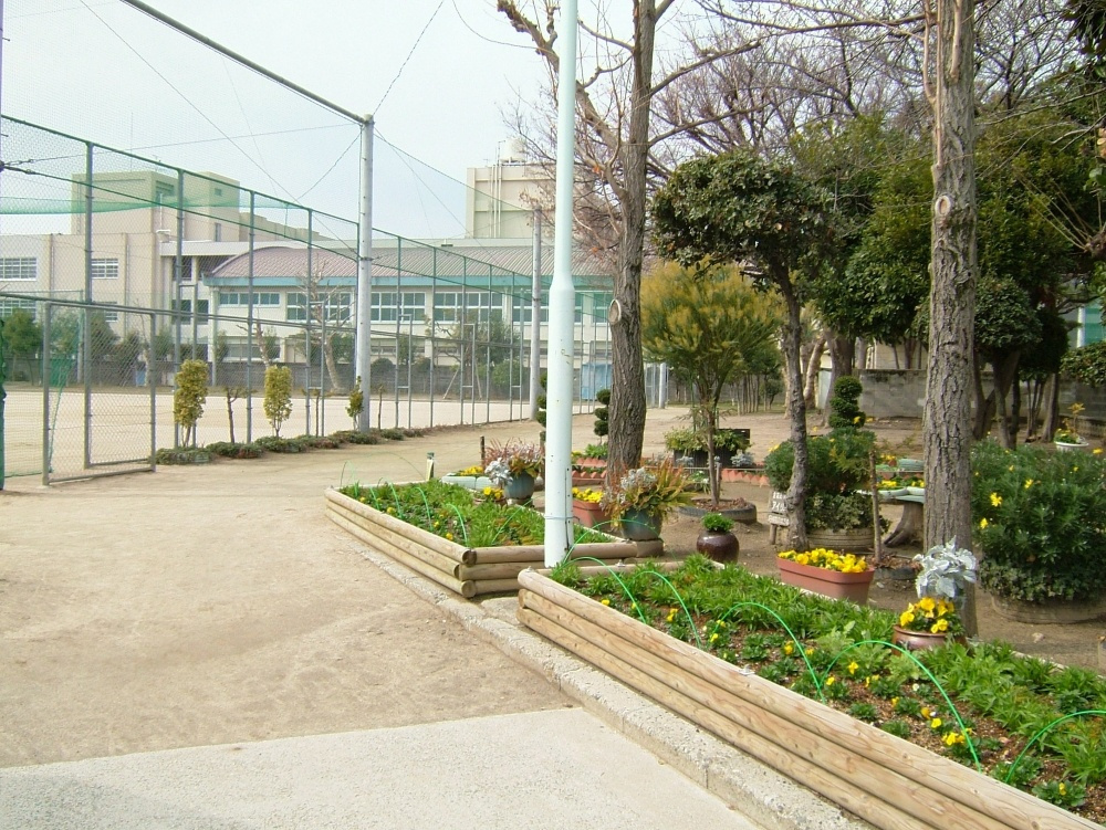 【公園】高田公園まで492ｍ