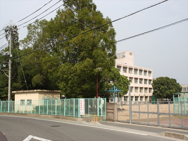 【小学校】魚住小学校まで1392ｍ
