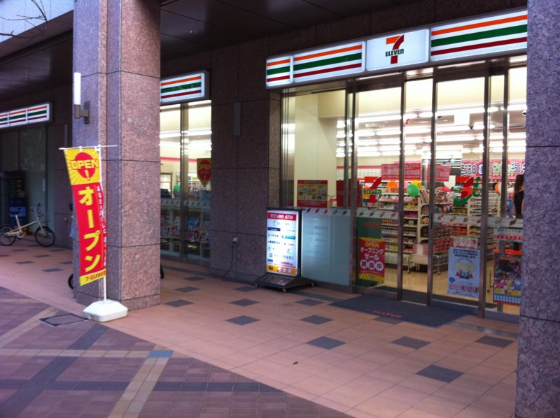 【コンビニエンスストア】セブンイレブン　港区三田1丁目店まで1ｍ