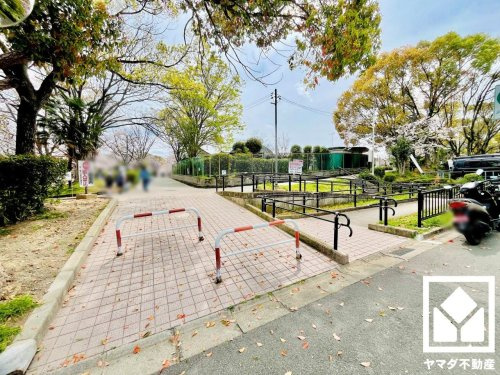 【公園】さつき近隣公園まで605ｍ