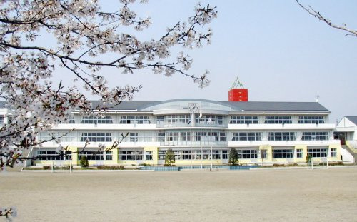 【小学校】高根沢町立西小学校まで673ｍ