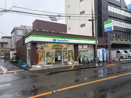 【コンビニエンスストア】ファミリーマート　新宿矢来町店まで420ｍ