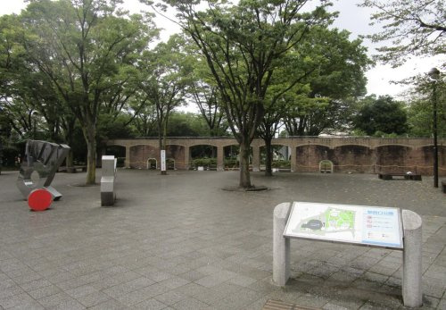 【公園】駅西口公園まで611ｍ