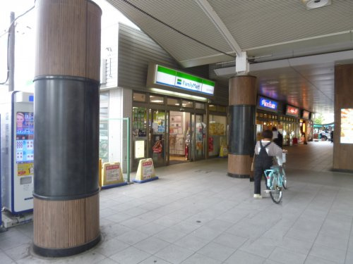 【コンビニエンスストア】ファミリーマート　北越谷駅前店まで600ｍ