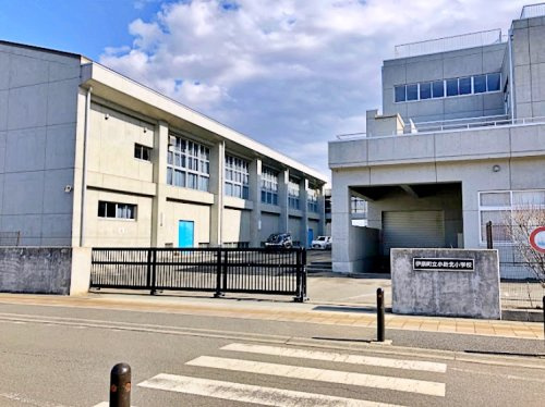【小学校】伊奈町立小針北小学校まで372ｍ