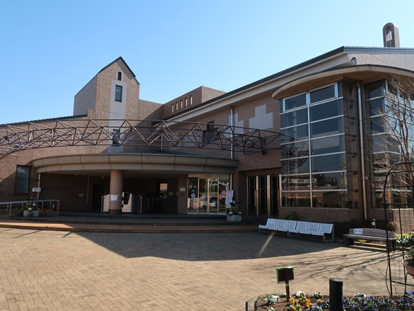 【図書館】多摩市立聖ヶ丘図書館まで100ｍ