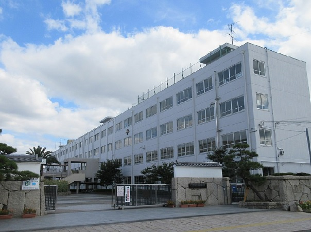 【中学校】高槻市立第一中学校まで1200ｍ